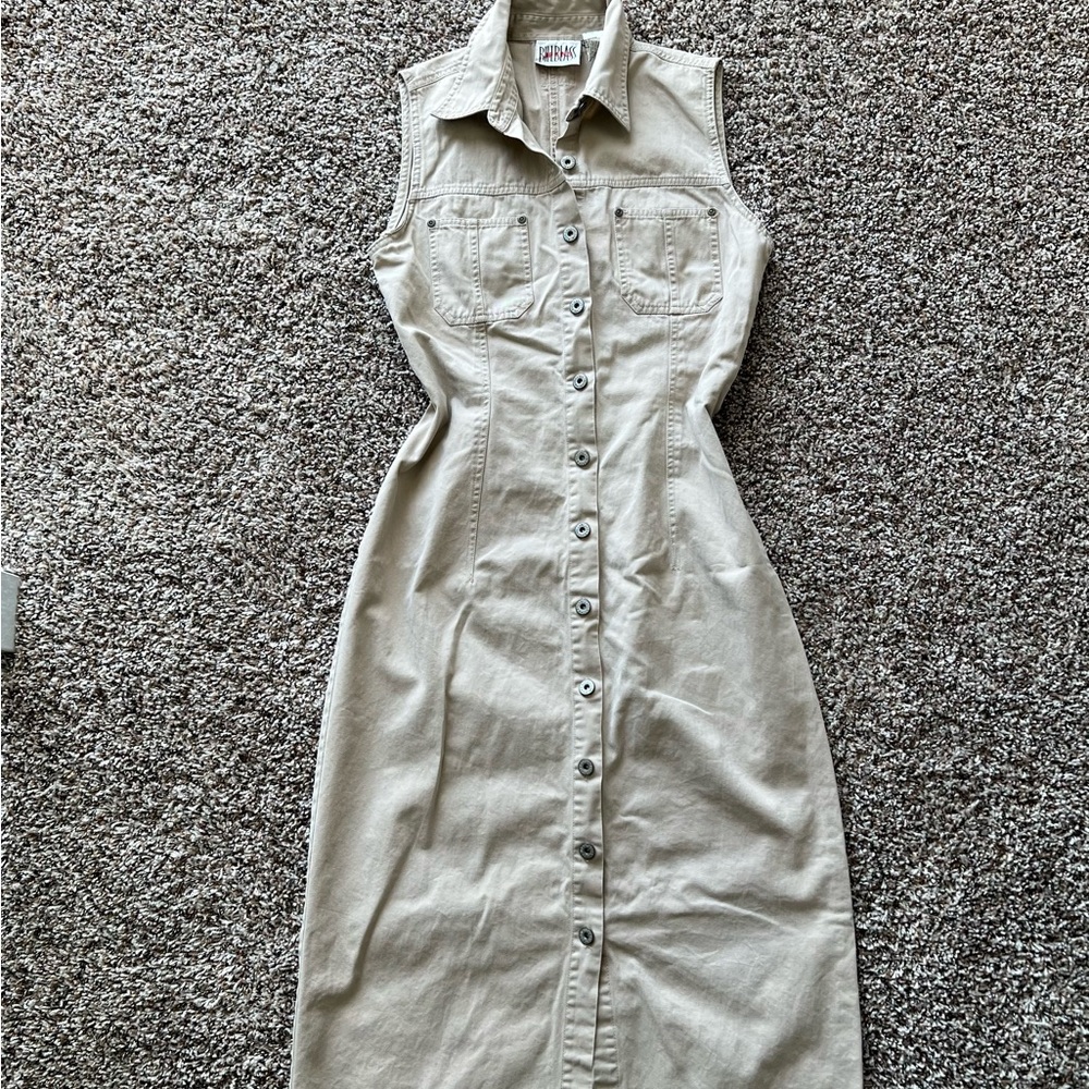 Billblass Sleeveless Button-Front Maxi Dress in Cream - Picture 3 of 8